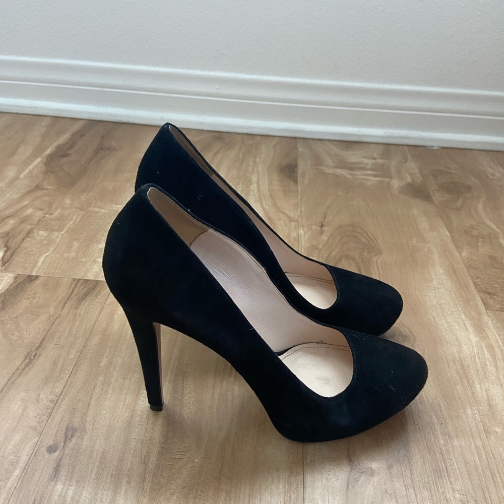Women's Classic Prada Black Suede Round Toe Heels / Pumps sz 8.5 38.5